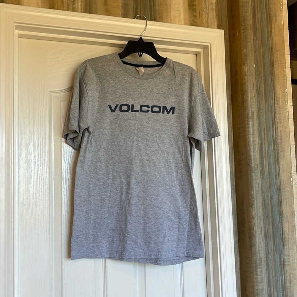 Men’s Volcom T-shirt, size medium, gray, and navy